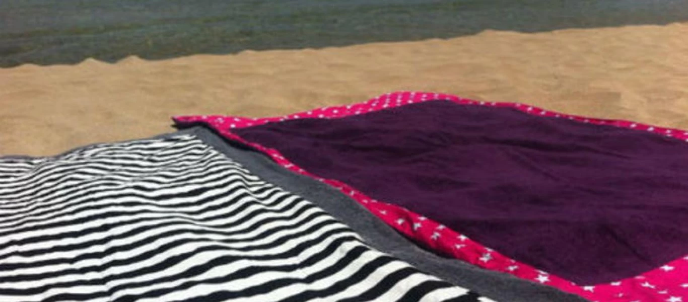 Προσοχή με αυτό το επικίνδυνο λάθος που κάνουν πολλοί με τις πετσέτες και τις ψάθες παραλίας